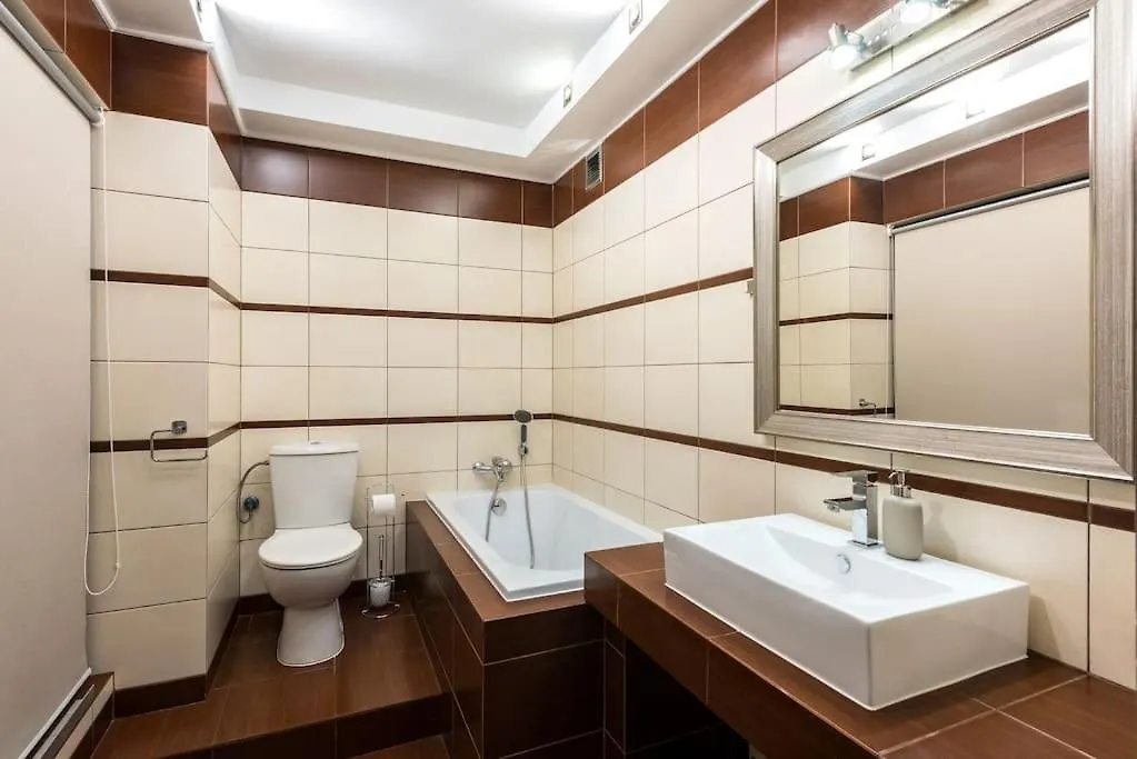 Apartament Paryski 4 Pokoje 90M2 2 Poziomy Ogrod Oranzeria Krakov 0*,  Polsko